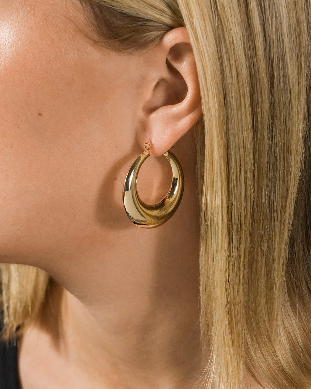 Quinn Tube Hoop Earrings