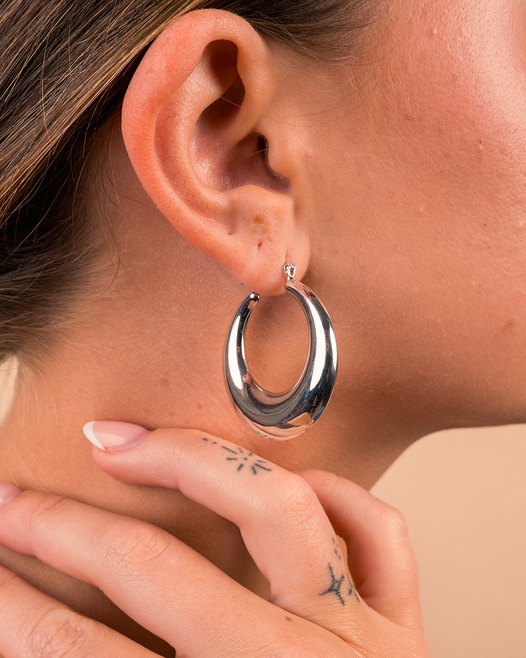 Quinn Tube Hoop Earrings