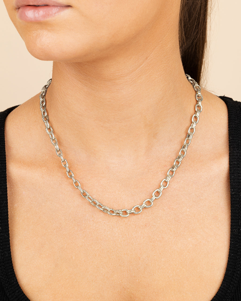 Kamora Textured Chain Link Necklace