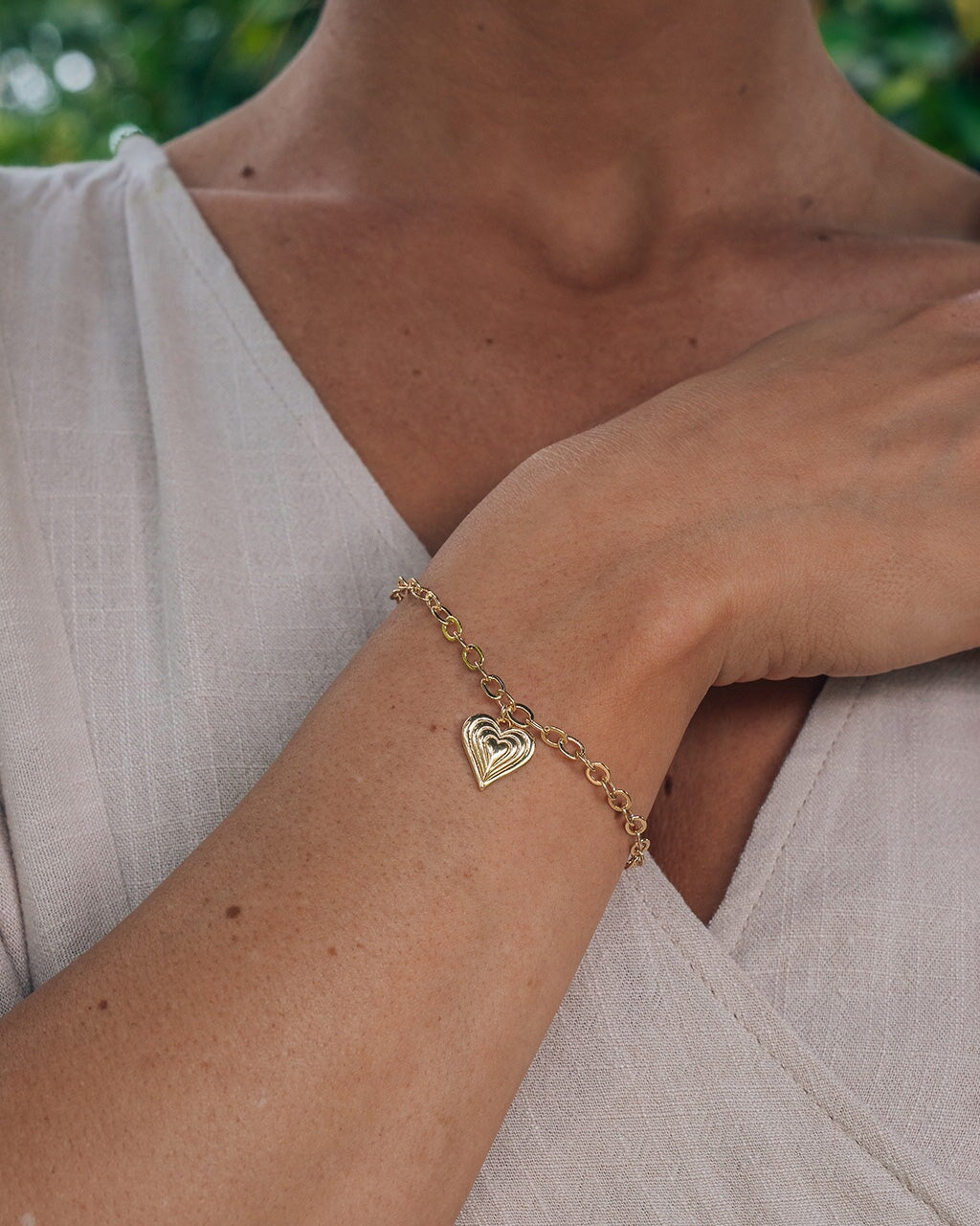 Heart Charm Bracelet, 18K Gold, Mothers Day Gift, Dainty Heart Bracele –  Fastdeliverytees.com