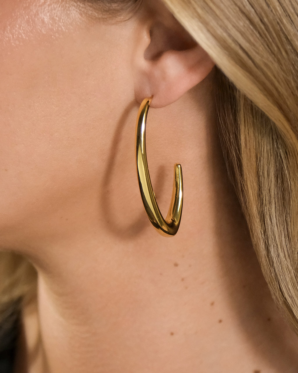 Azalea Thin Tube Hoope Earrings