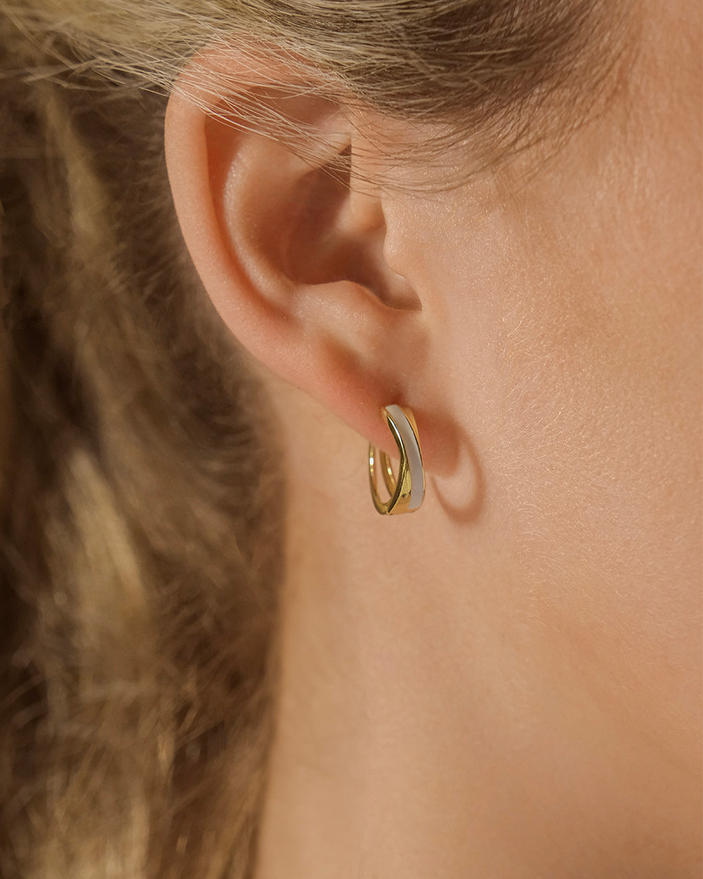 【MAMA CASAR】 AVIROD HOOP UNBALANCED Earrings Wave Stud Earrings - Abalone and Koa Wood - Na Hoku