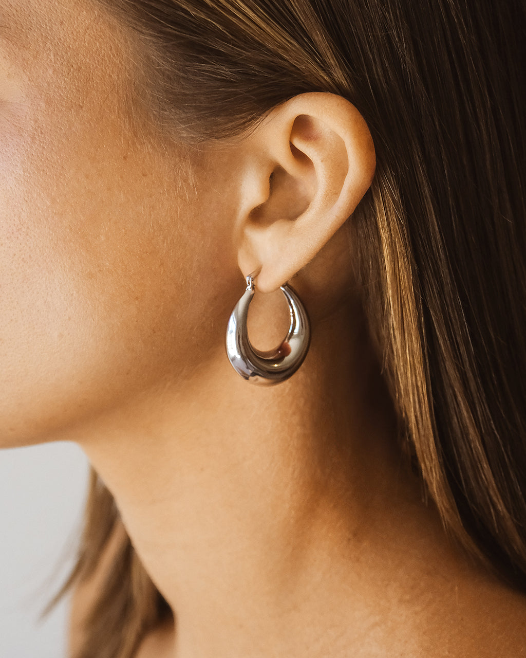 Rae Tube Hoop Earrings