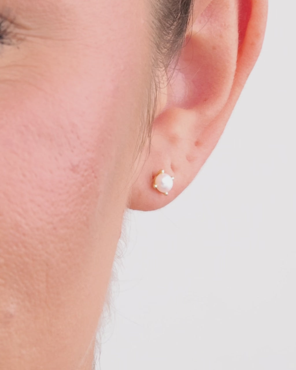 Judy Pearl Studs