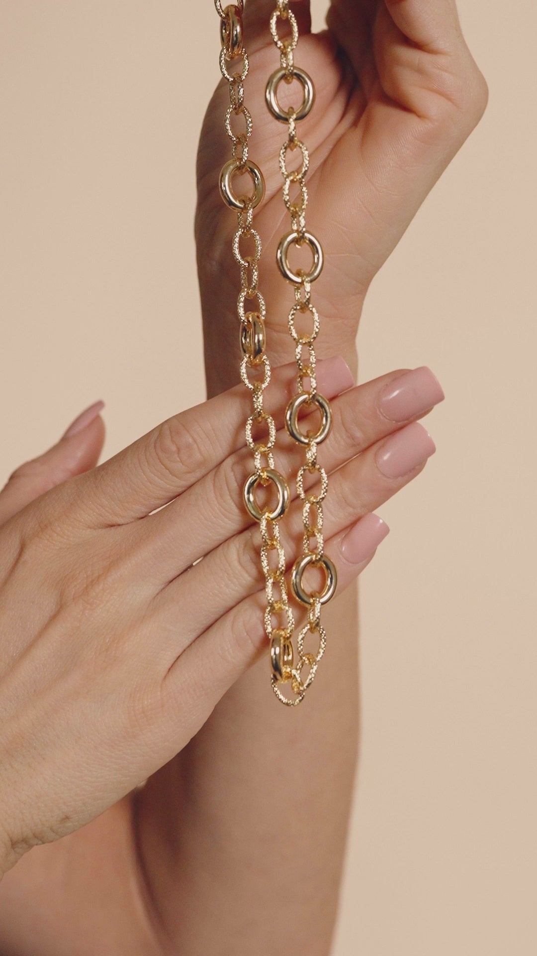 Carter Round Statement Link Necklace