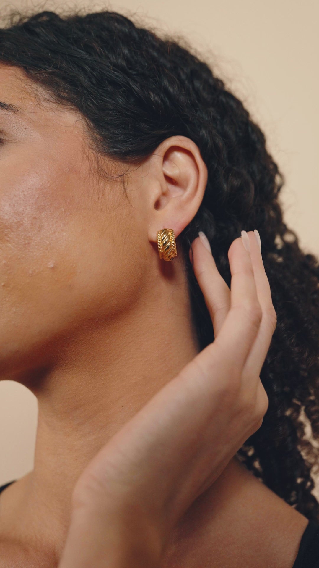 Kalina Quilted Huggie Hoop Earrings